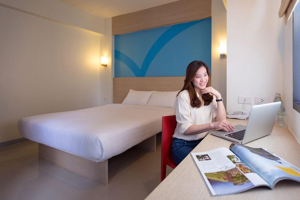 Hop Inn Nong Khai Exteriör bild