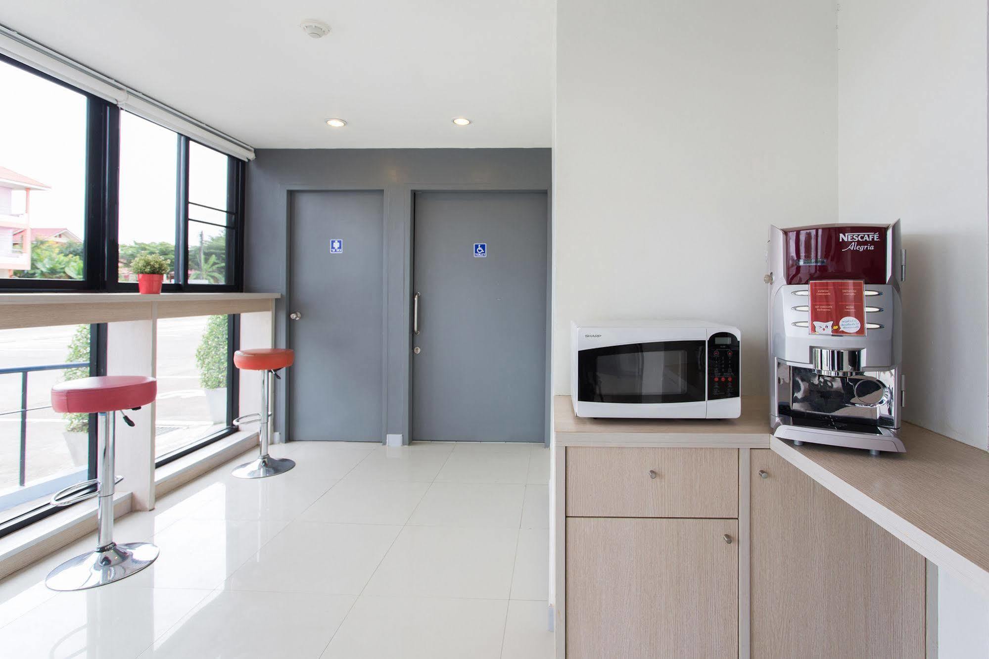 Hop Inn Nong Khai Exteriör bild